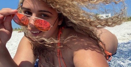 JustYeliz naked pornstar photo