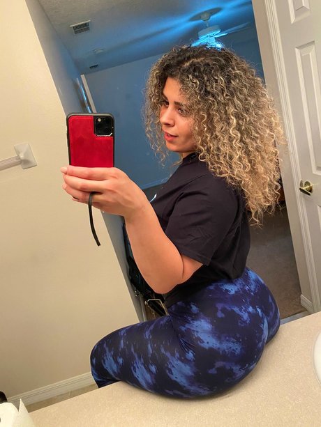 JustYeliz pornstar free images