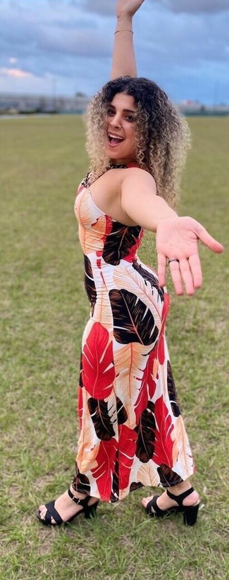 JustYeliz art star gallery