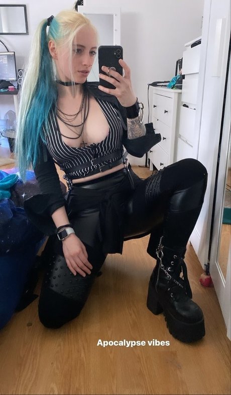 Giulia Henne sexy pornstar img