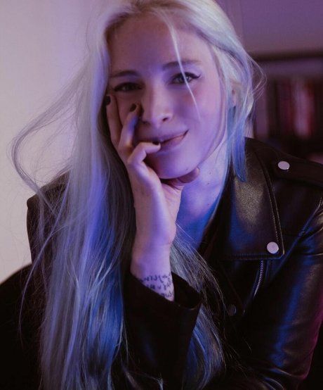 Giulia Henne xxx model photo