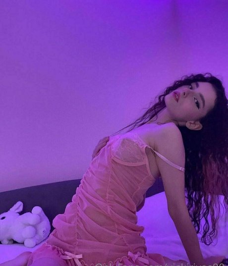 vickirivas99 model naked photo