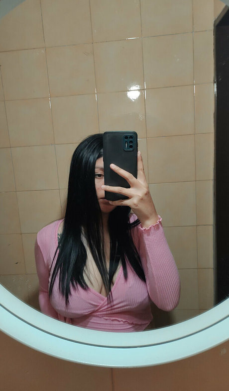 vickirivas99 model xxx image