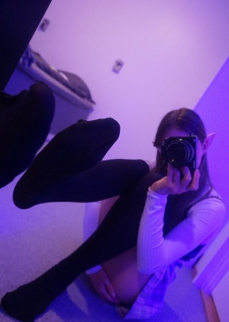 sniffyou naked actress picture