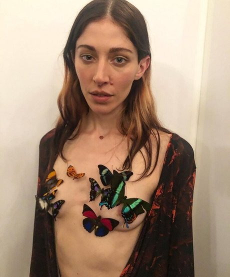 Caroline Polachek star art photos