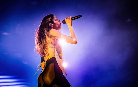 Caroline Polachek hot star gallery