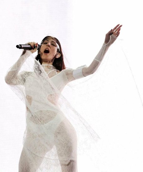 Caroline Polachek star erotic galleries