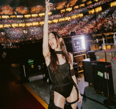 Caroline Polachek model art gallery