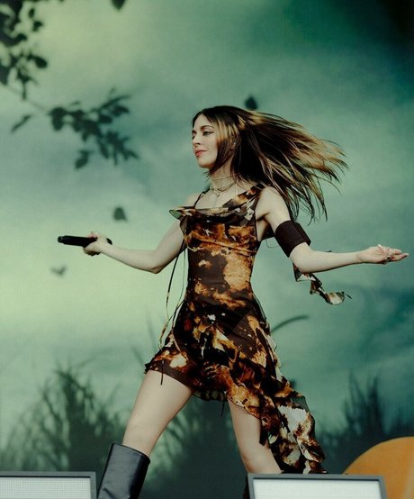 Caroline Polachek Profile pic