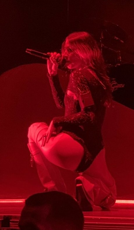 Caroline Polachek pornstar sex photo