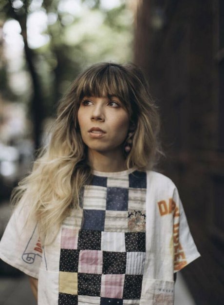 Jennette McCurdy art model image