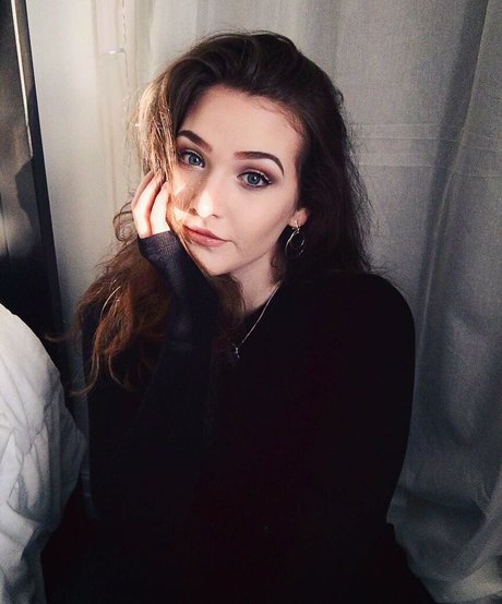 Caitlin Scott star beautiful photo