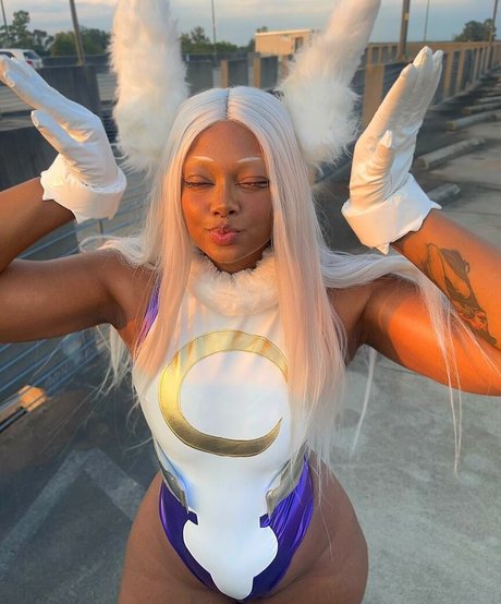 Dollyrama model beautiful image