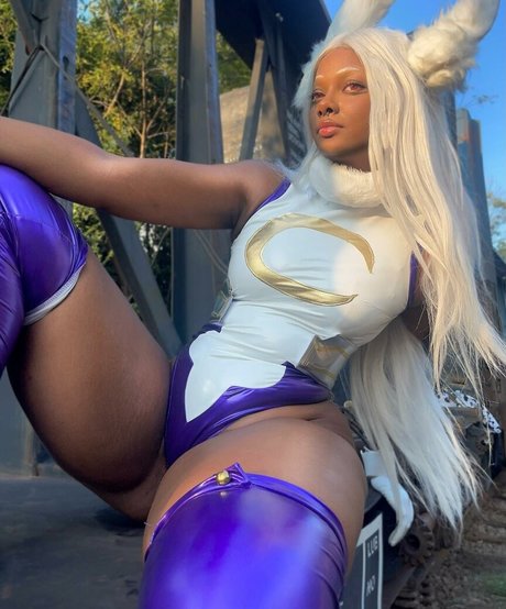 Dollyrama model beautiful photo