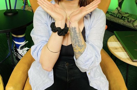 Megan Everett hot model image