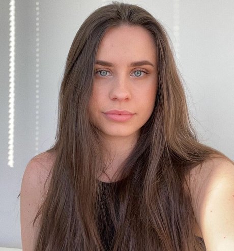 Sarah Butt star sexy pics