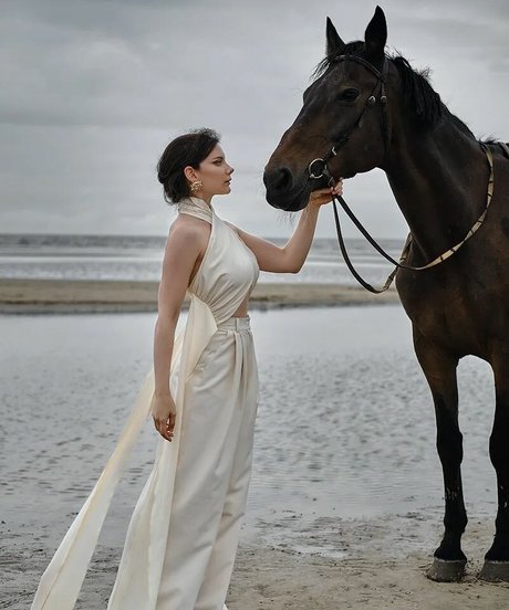 Reilin nude actress photos