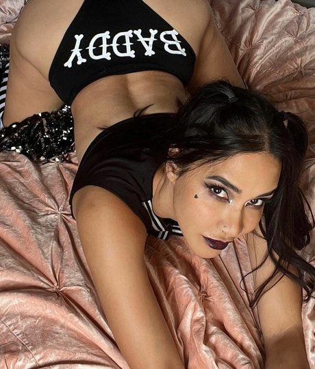 Milynn Sarley erotic pornstar img