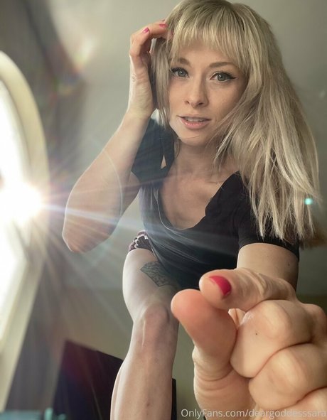 deargoddesssara star nude archive