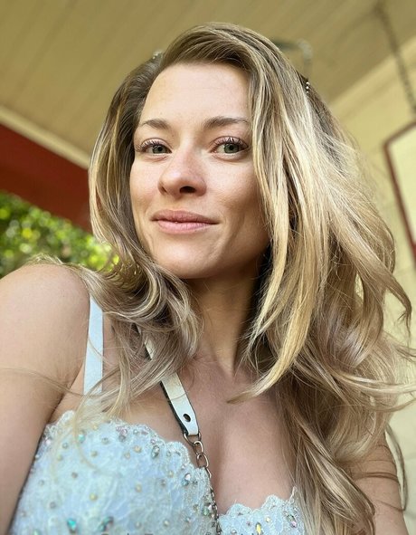 deargoddesssara art model pic