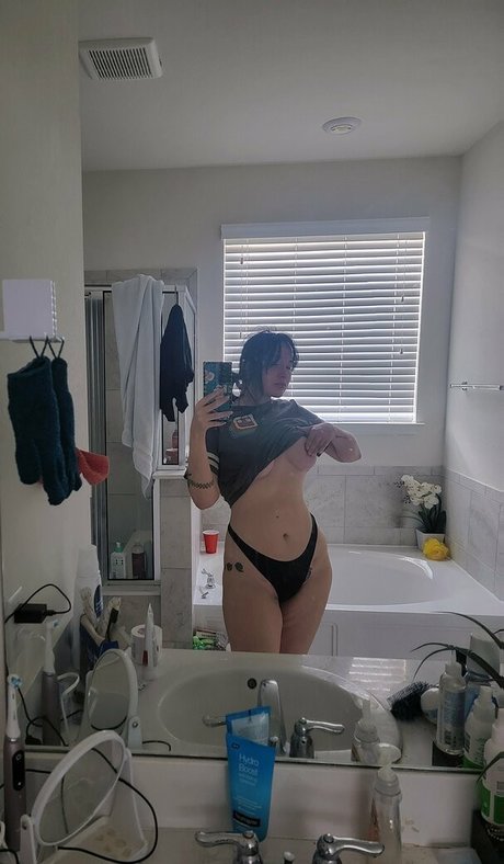 yureta2 art model img