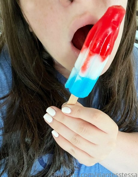 giantesstessa xxx actress photos