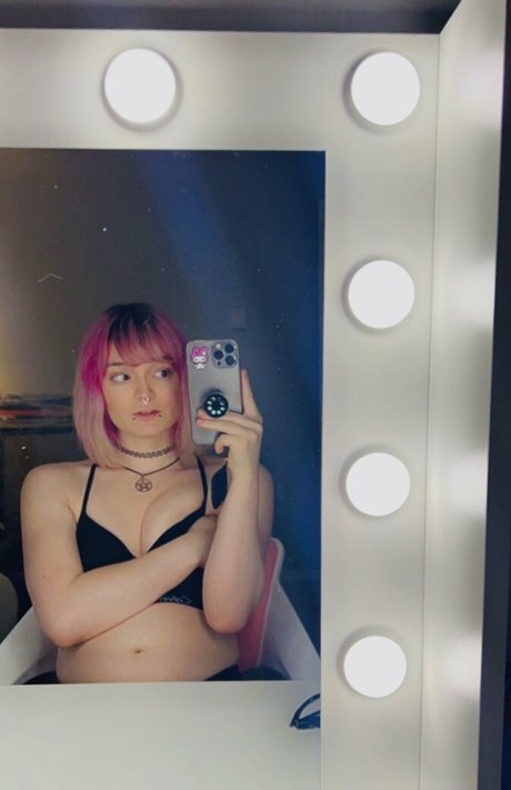 Ninehydras beautiful model pic