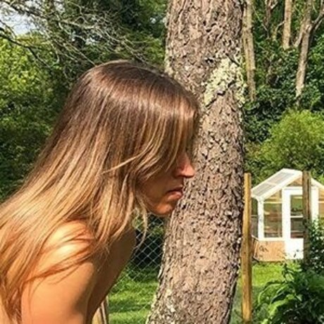 The Naked Gardener actress gallery