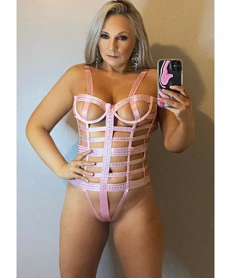 Lisamariesutzirl art star galleries