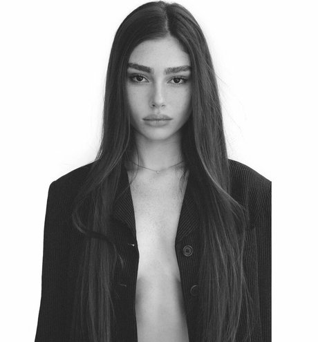 Eden Chanel model pic