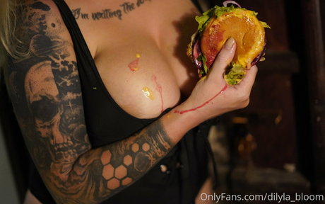 Dilyla Bloom exclusive model pics