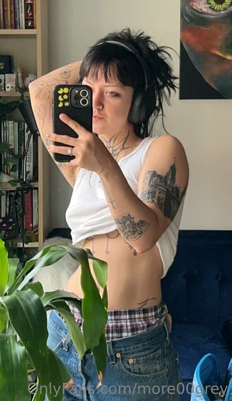 more00grey pornstar erotic photo