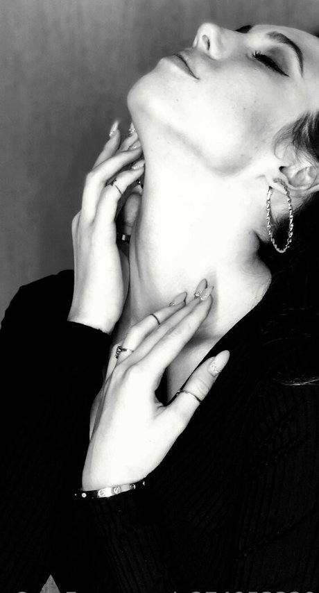 lilylong nudes model picture