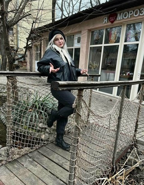 llittleeva Profile pic