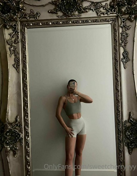 sweetcherryyyy porn model pic