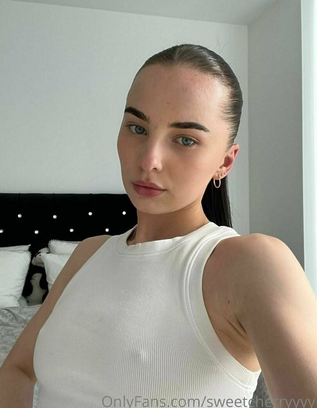 sweetcherryyyy erotic actress galleries