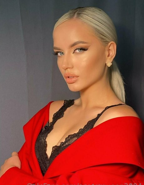 soccerqueen2004 star nude archive