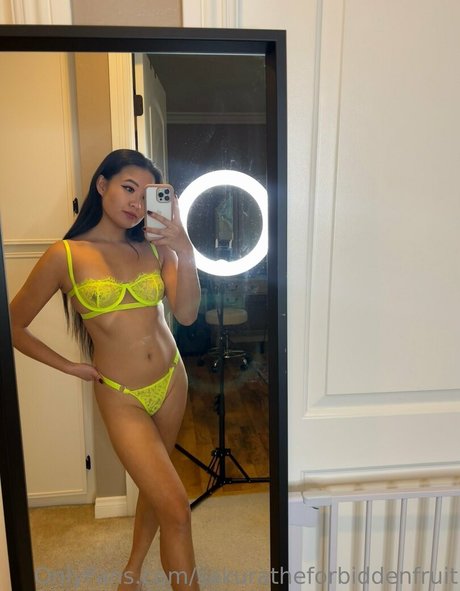 sakuratheforbiddenfruit model erotic pictures