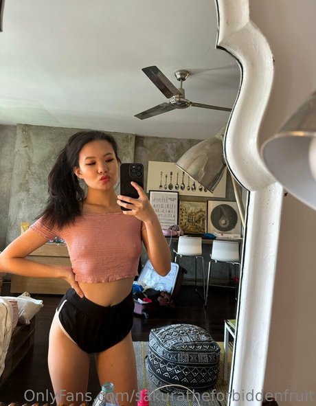 sakuratheforbiddenfruit naked actress pictures