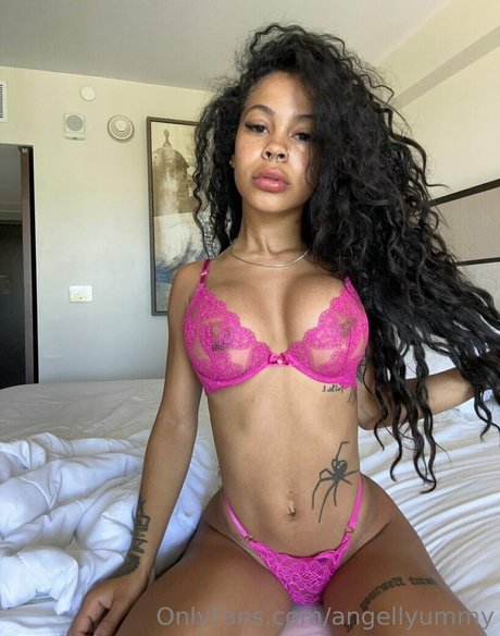 angellyummy model exclusive pics