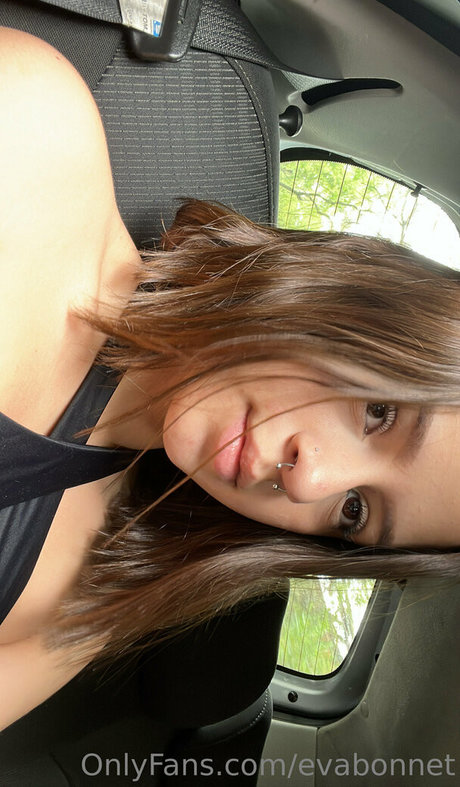 evabonnet perfect model picture