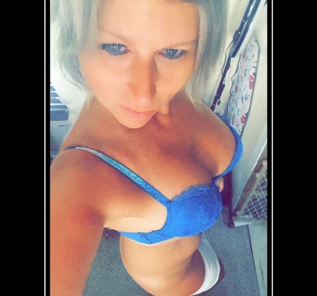 bikerchik250 naked star pic