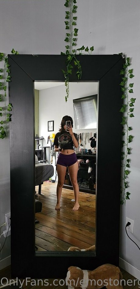 Emostonergorl model adult picture