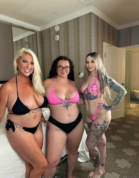 cosplaycoffins pornstar naked photos