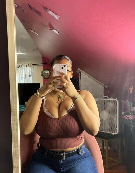 Chenille tv pretty actress img