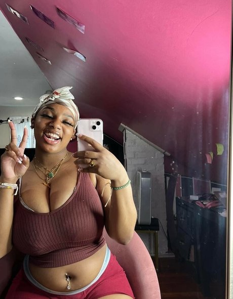 Chenille tv sexy star photo