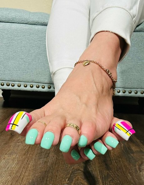 snowyarches adult model image