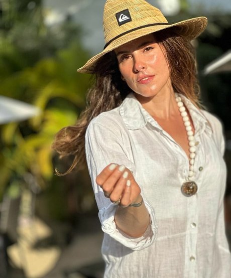 Zharick Leon art actress galleries