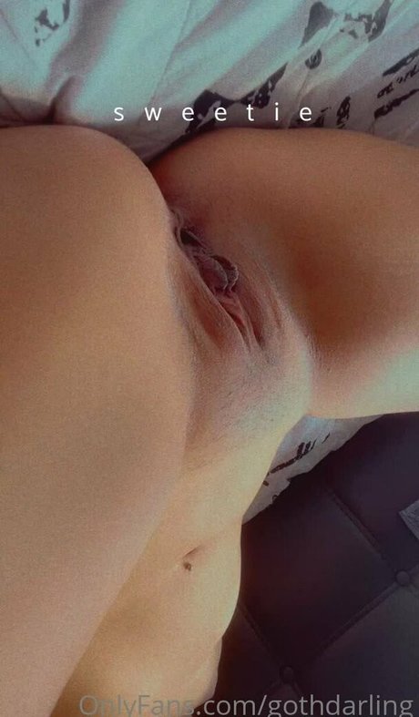 GothDarling top model photo