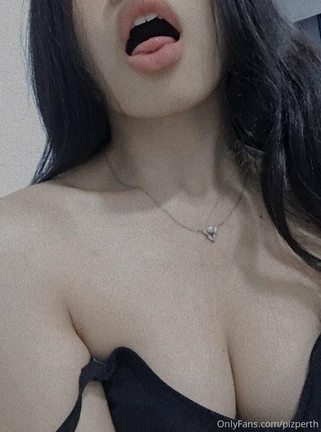 pizpizzzy model adult picture